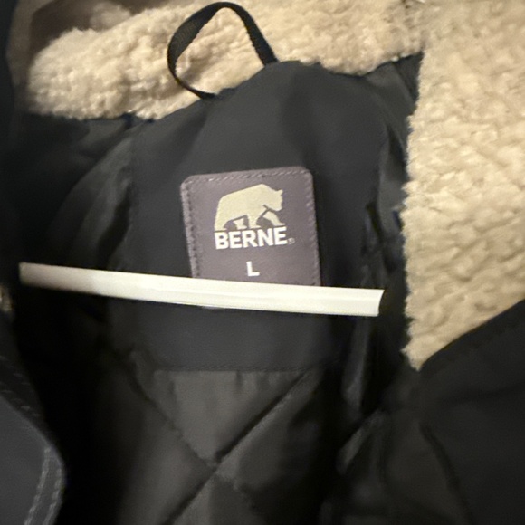 Brand New Women’s Large Water Resistant Coat - Picture 2 of 5